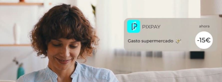 Madre usando Pixpay